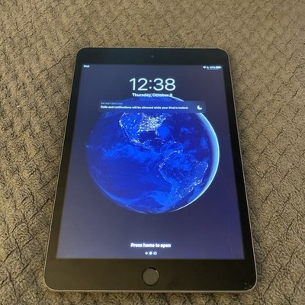 Apple iPad Mini 3 A1599 64GB Black/Gray 7.9" Touchscreen Tablet